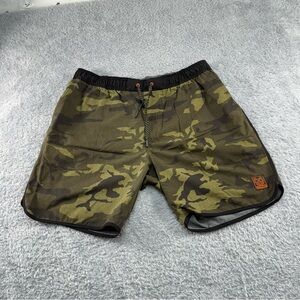 Dixxon 7" Shorts Mens XL  Green Camo Beach Resort Vacation